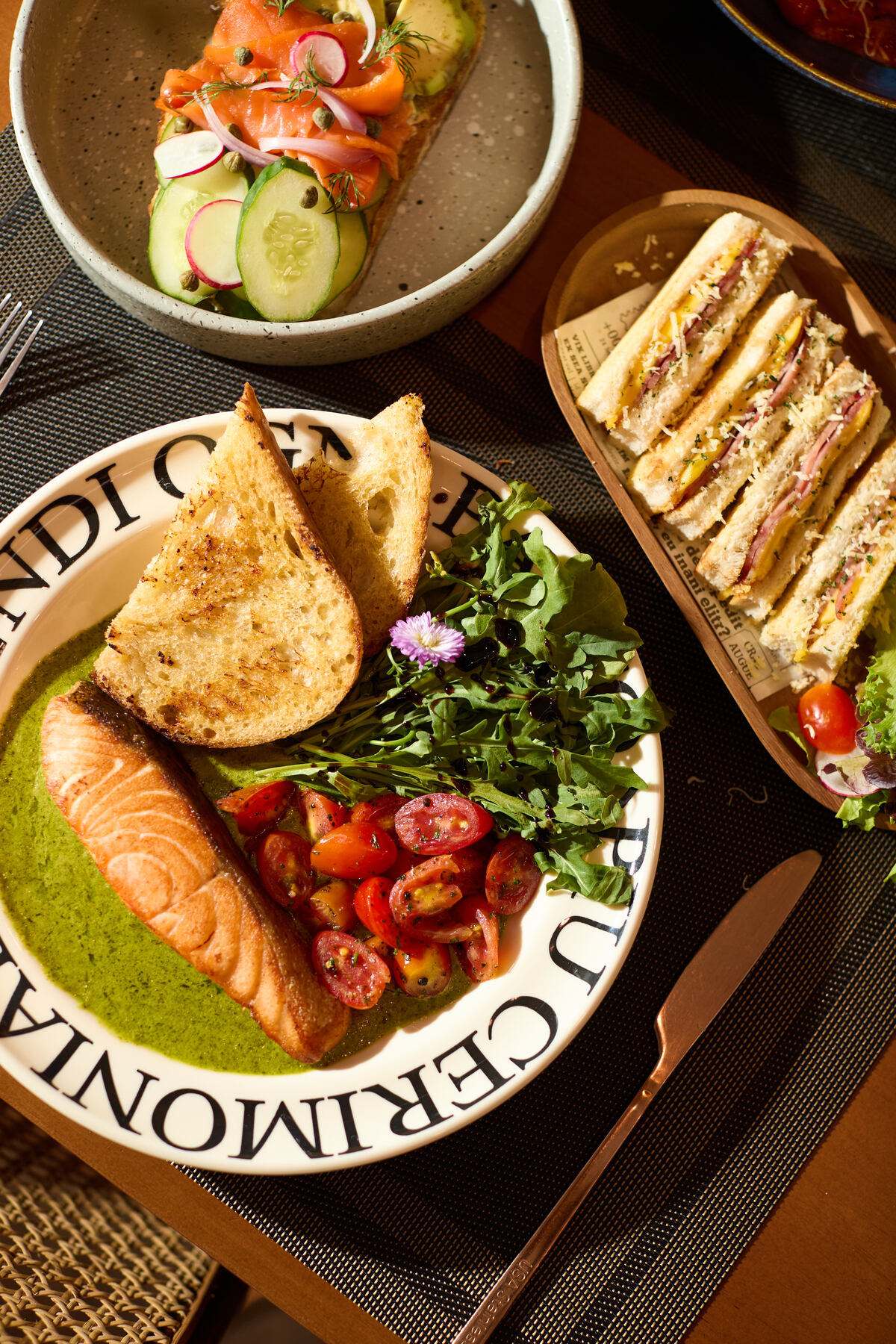 Grilled salmon with pea and herb pesto